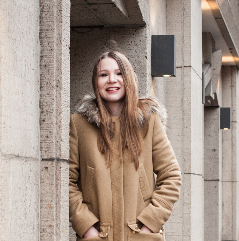 Outfit: Mango Coat und Daniel Wellington Uhr